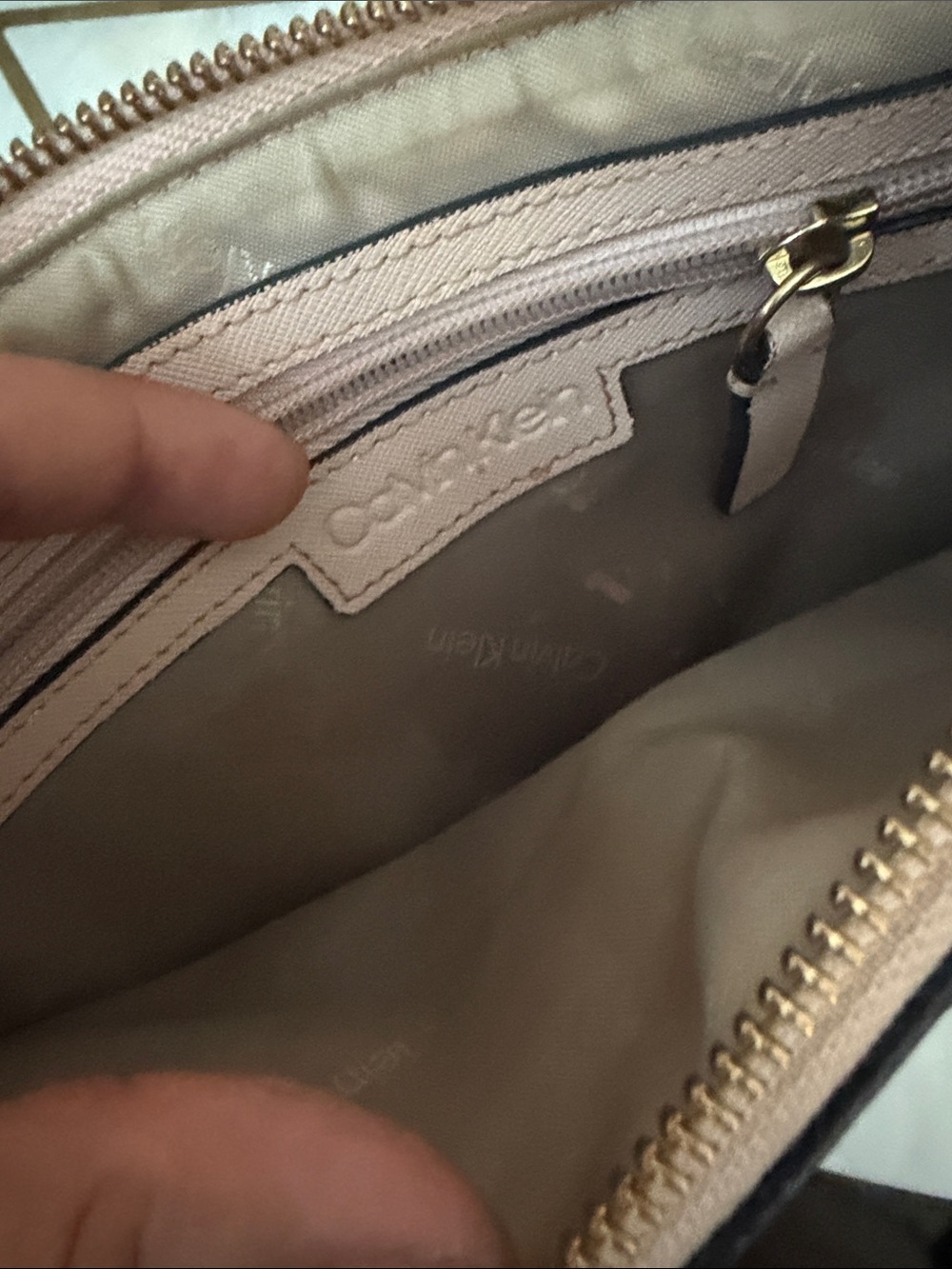 Calvin Kleinpochette bracelet in beige - Picture 5 of 5